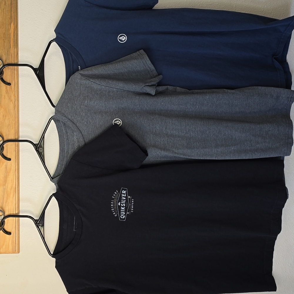 Volcom Black and Gray Short Sleeve Tees